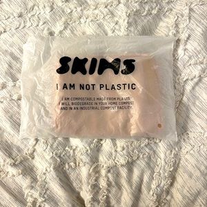 NWT Skims Fits Everyone Bandeau Bra. Size Large.